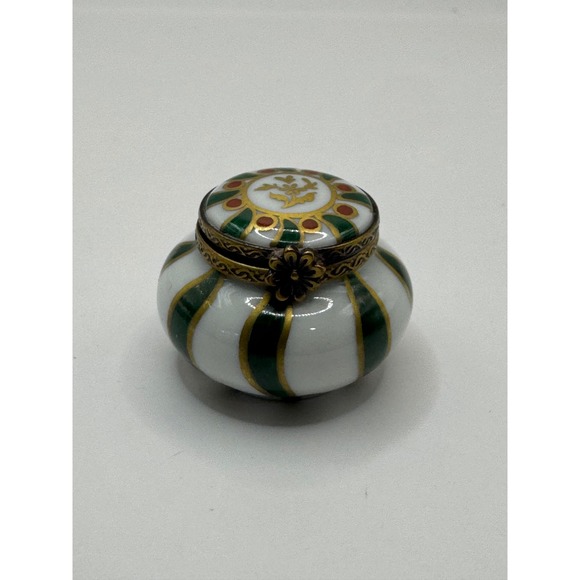 Limoges France Peint Main Porcelain Trinket Box Pill Box Hand Painted Decor - Picture 1 of 8